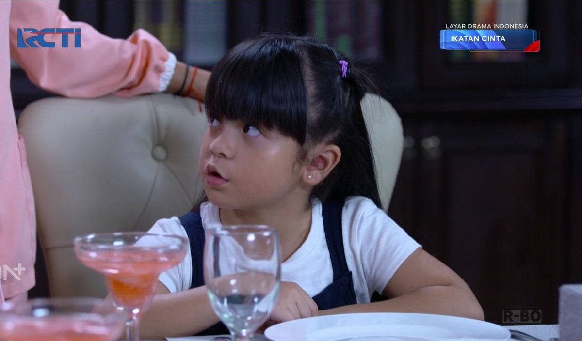 CiputArmy28's tweet image. Kena pelet Ter ninok² ini bocah💆

Andin tegur dikit napa sih seperti ortu lain umumnya 😑
Daripada emosi ditahan 
Emang klo diomelin sekali² bakal trauma seumur hidup ? 

#IkatanCintaEp684
#IkatanCintaBadScript