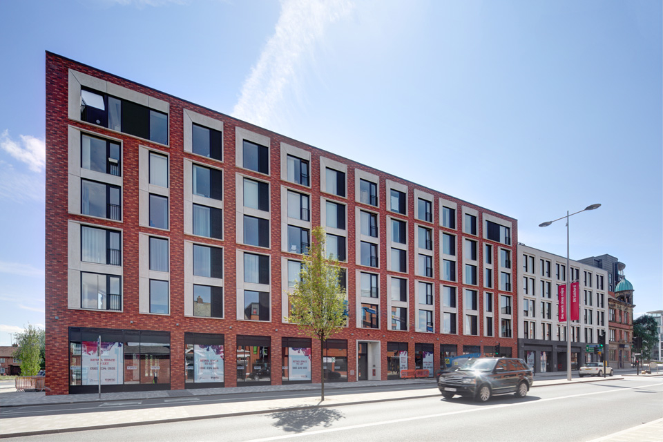 The first residential phase, #Vimto Gardens, was completed in 2015 and brought forward 83 high-specification apartments and 14 townhouses, alongside retail and leisure spaces designed to bring people back into the heart of the city.

#Idealcombi #Windows #Doors #Architect
