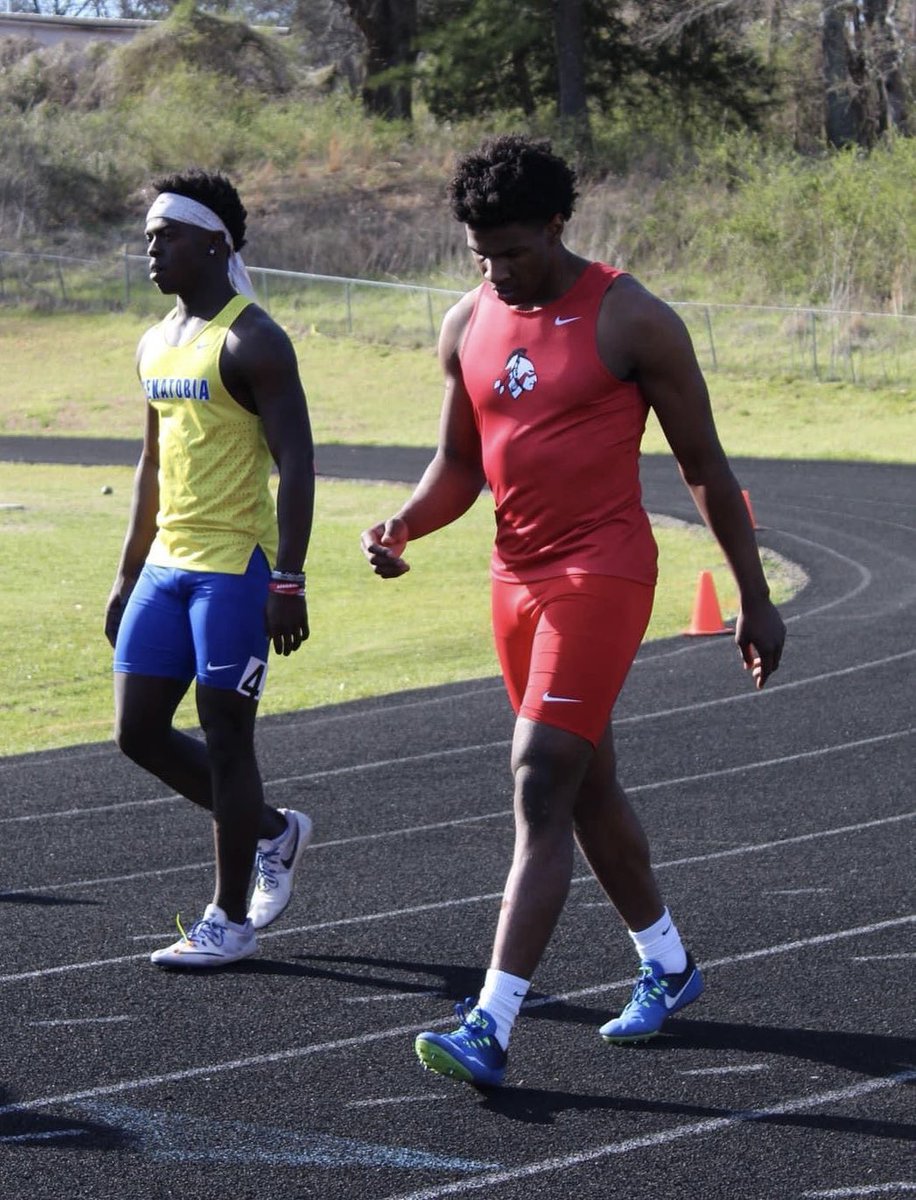 Starting us off for the Division Event Winners is none other than the “Train” himself Chris Rodgers winning the 110m Dash in a time of 11.55! He was also apart of the 4x100m and 4x200m Teams that placed 1st!