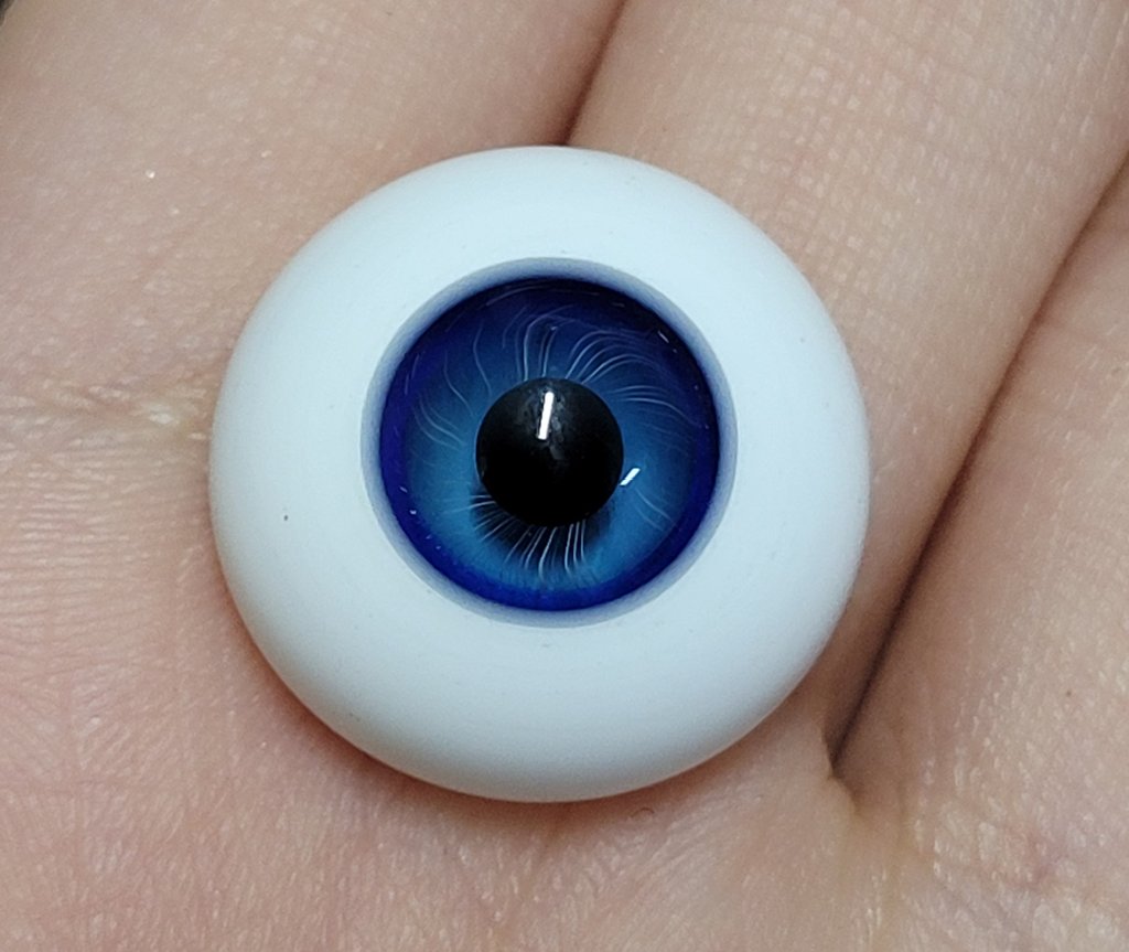 홍채 다시 만들었고~ 전보다 낫다😊 예이🤘