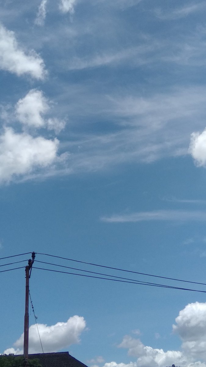 Anilesram_'s tweet photo. aku panggil ia "membiru"

-kumpulan blue sky
beberapa waktu saat langit membiru https://t.co/hgFBrM8TKx