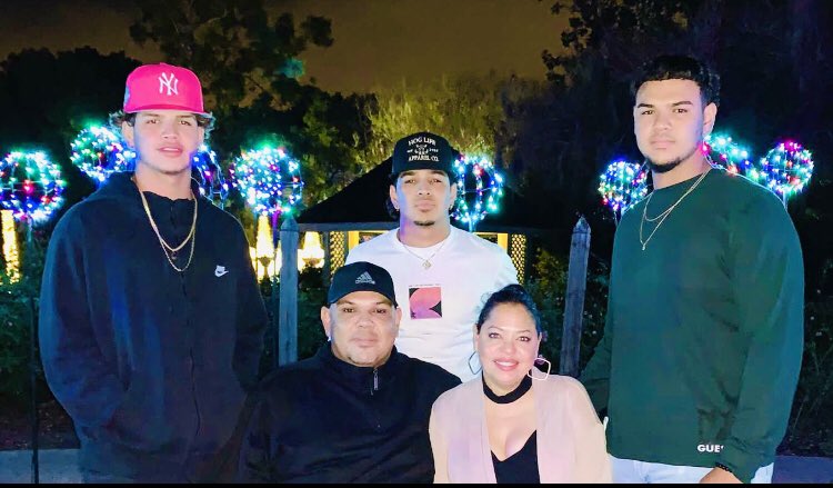 rincones_elwar's tweet photo. #Famz❤️❤️🔥🎥   @BrandonRincone2 @BryonRincones  @NeidaRincones @Elwin20908231 https://t.co/aDf8NBNJbb