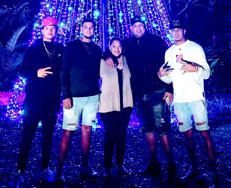 rincones_elwar's tweet photo. #Famz❤️❤️🔥🎥   @BrandonRincone2 @BryonRincones  @NeidaRincones @Elwin20908231 https://t.co/aDf8NBNJbb