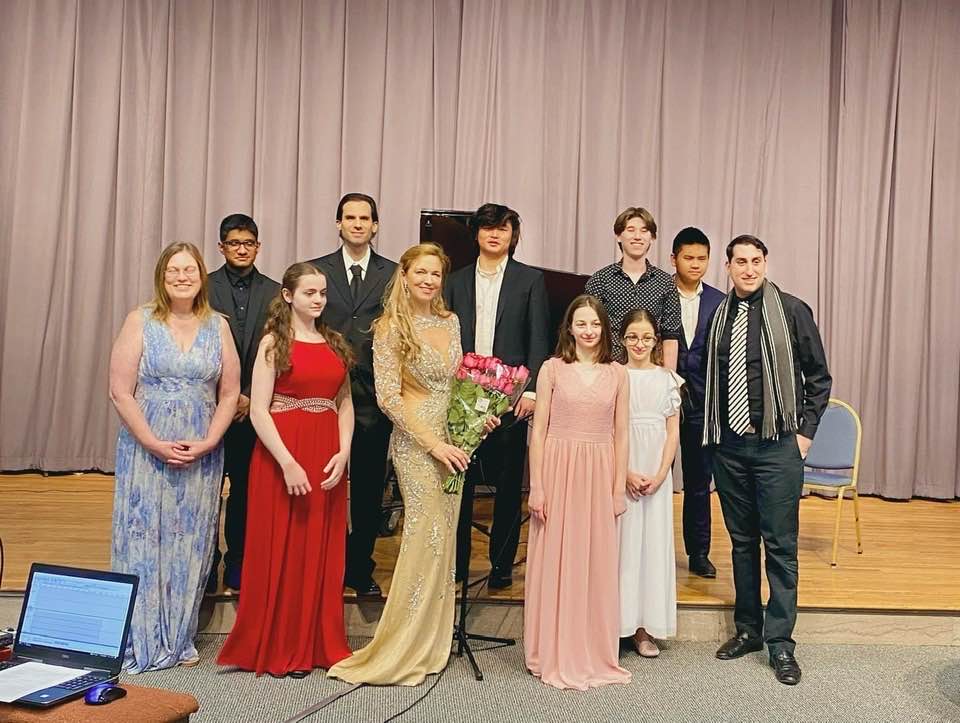 PianoGroupClass's tweet photo. Feeling so honored to share the stage with these and other incredible musicians last week! #flute #piano #classicalmusic #musiceducation #flutelessons #pianolessons https://t.co/Sd5p4UaU3K