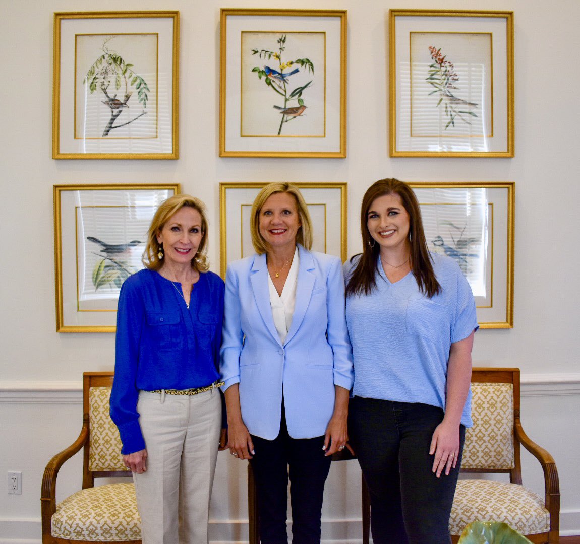 My staff and I are honored to join <a href="/ARFirstLady/">Susan Hutchinson</a> Susan Hutchinson in her “Shine Hope Campaign” to raise awareness for National Child Abuse Prevention Month! (1/2)