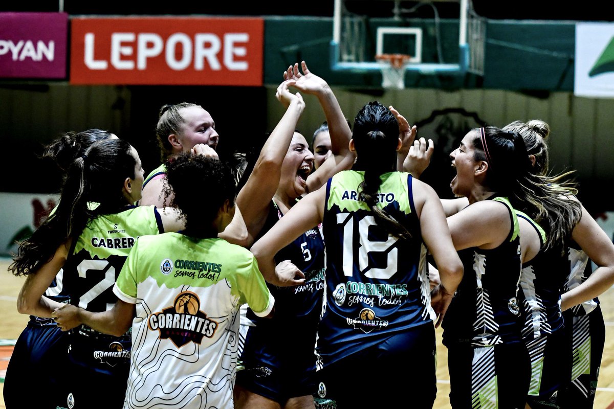 tassanoeduardo's tweet photo. Una vez más, @CtesBasquet finalista de la @LFBArgentina ⛹🏻‍♀️👏🏻 ¡Felicitaciones, chicas! 🏆 Vamos por más 💪🏻 https://t.co/Qia6DXItgf