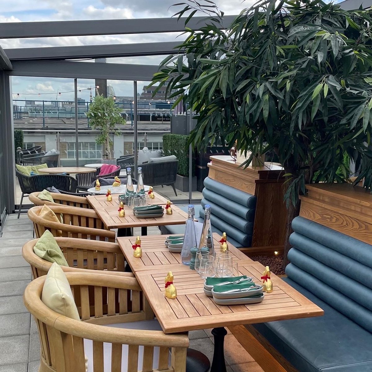 EventifyUK's tweet photo. Last week we invited some of our clients for a #EventifyExploresVIP #FAMtrip at @SabineRooftop with spectacular views over St Paul’s &amp; the city skyline!
Find out more about our FREE venue finding service 📧 enquiries@eventifyuk.com 💜
#venuefinding #events #london #eventideas https://t.co/liHPdiIg3s