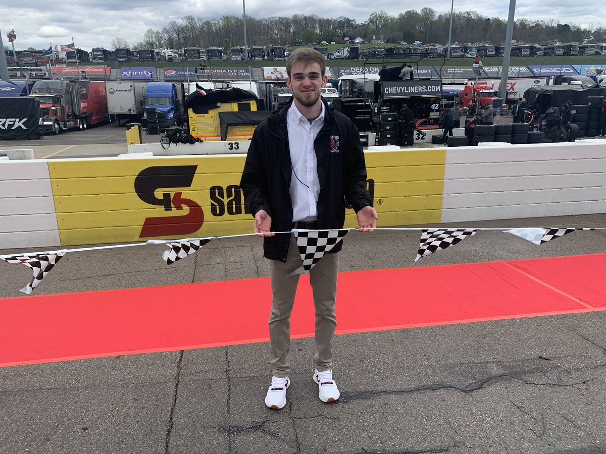 MvWarriorSports's tweet photo. Magna Vista athletes volunteered to work the red carpet area at the Martinsville Speedway. https://t.co/oxkiT8nQNA