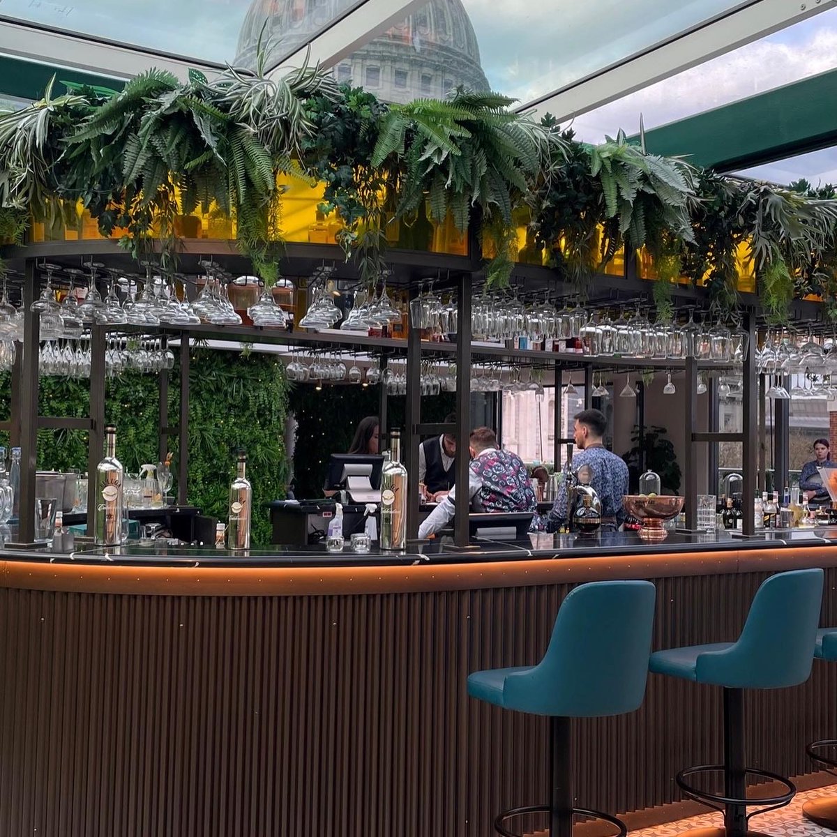 EventifyUK's tweet photo. Last week we invited some of our clients for a #EventifyExploresVIP #FAMtrip at @SabineRooftop with spectacular views over St Paul’s &amp; the city skyline!
Find out more about our FREE venue finding service 📧 enquiries@eventifyuk.com 💜
#venuefinding #events #london #eventideas https://t.co/liHPdiIg3s