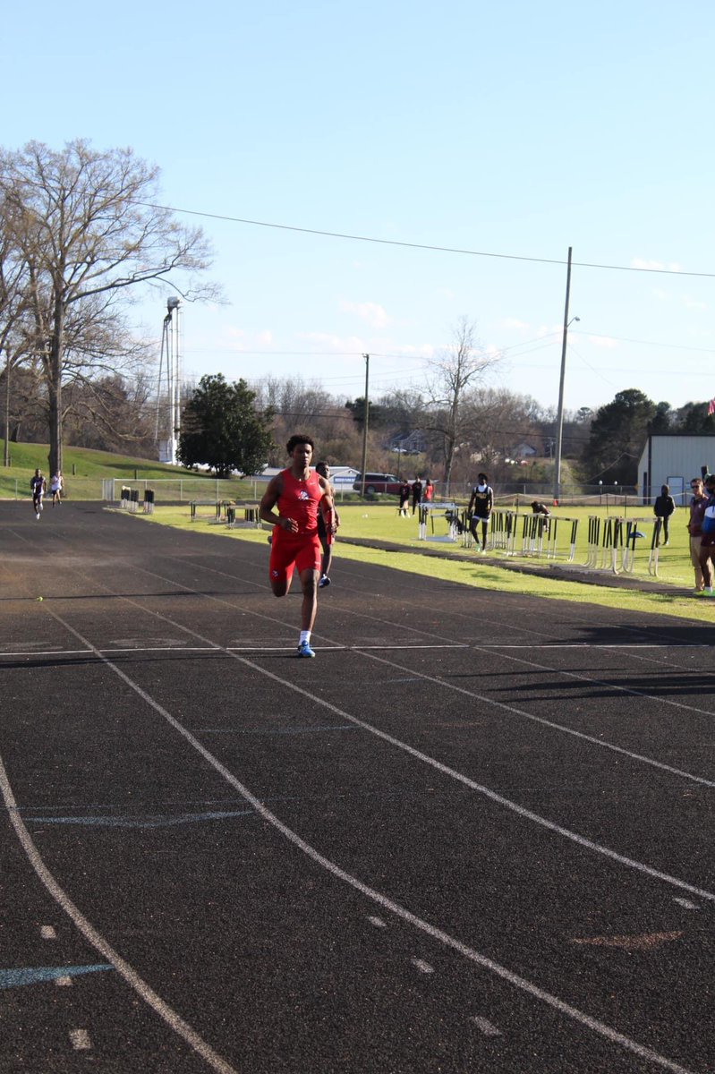 Our 4x100m and 4x200m teams won the Division meet with times of 46.24(4x100) and 1:42(4x200)! The Relay teams includes Drew Williams, Jaylen Stackings, Broderick Alexander, and Chris Rodgers! These guys have a chance to mix things up all the way to state!