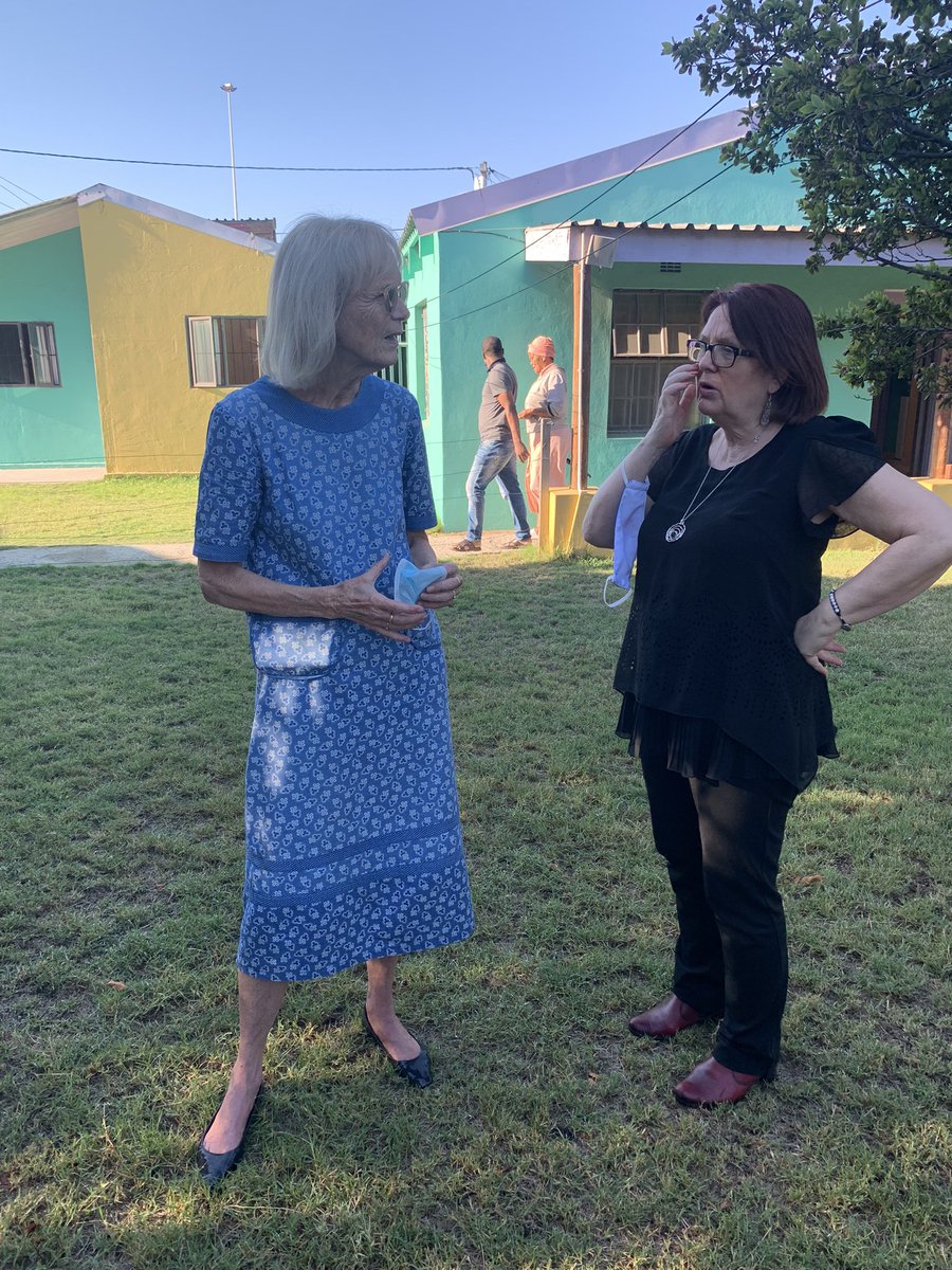 We continue our tour of Cape Town, this time our parliamentary delegation visits Philani in #Khayelitsha to learn from Dr Le Roux and her team of Mother Mentors on their critical work on child and maternal health.