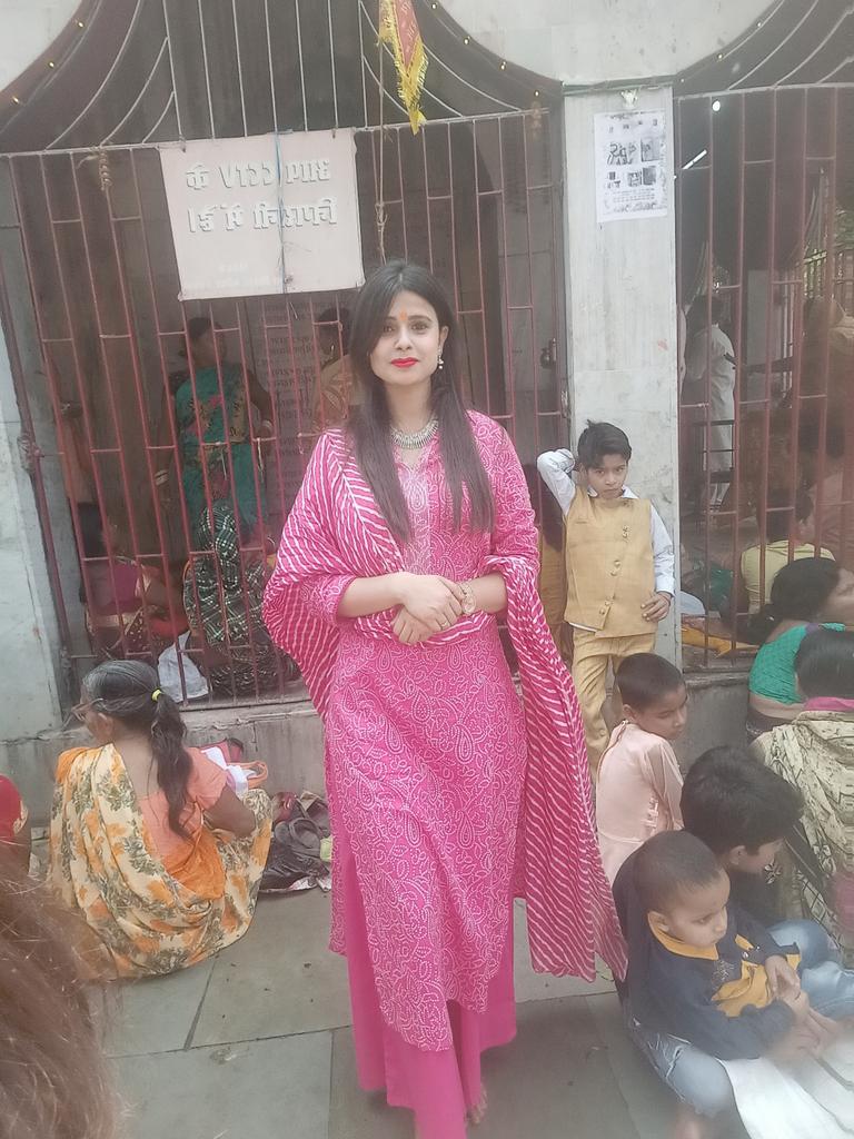 Tanyas8789's tweet photo. लिवाज से आपकी तहजीब दिखे ऐसा ज़रूरी तो नहीं, पर हां लिवाज़ हमारे संस्कृति को जरूर पारदर्शित करता है।। #culture #ritual #Temple #hinduism https://t.co/6FNebj37o9