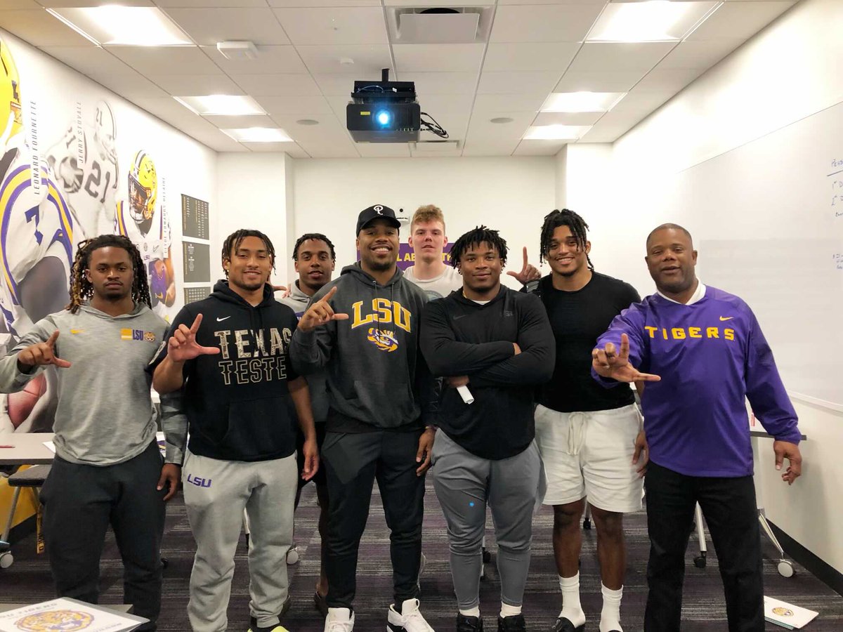 FrankWilson28's tweet photo. Calling Baton Rouge🗣🗣thank you Jeremy Hill for sharing your testimony and story with the room. @LSUfootball #Rbu #TrainedAssassin https://t.co/GBp6ECteaq