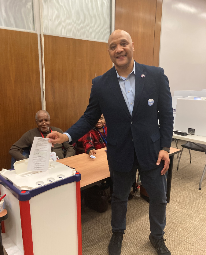 MCEBIndy's tweet photo. .@RepAndreCarson took advantage of Early Voting at the City-County Building this morning. Why don't you?
Find hours here:
https://t.co/u02QtYna0s
#IndyVotes #May3rd #IndianaPrimary #andrecarson #repandrecarson #uscongressman #uscongress https://t.co/qbW7Uk8jNX