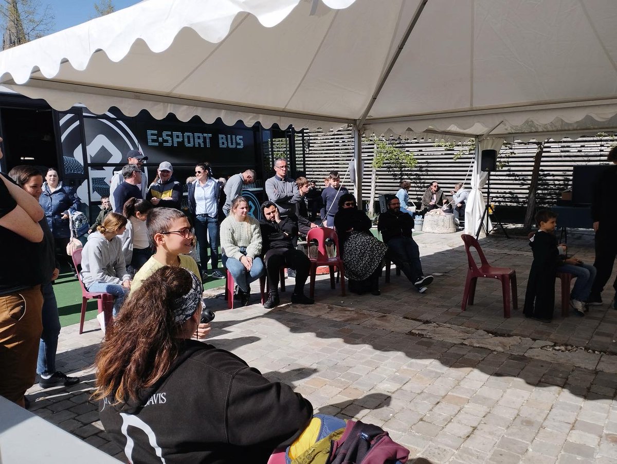 ArtsOfPlaying's tweet photo. Retour en image sur l'événement d'Ambès de ce week-end 🤩

Nous avons passé un super moment et nous sommes heureux d'avoir pu partager notre passion pour l'esport avec vous tous !

Bravo à nos gagnants des différentes animations 🏆 https://t.co/ReKUkkoWT3