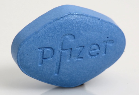 direitasiqueira's tweet photo. VOCÊS NÃO PASSARAM UM ANO PEDINDO PRO GOVERNO COMPRAR PFIZER? TÃO RECLAMANDO DE QUE AGORA??? 😡 https://t.co/eKOfktPgFO