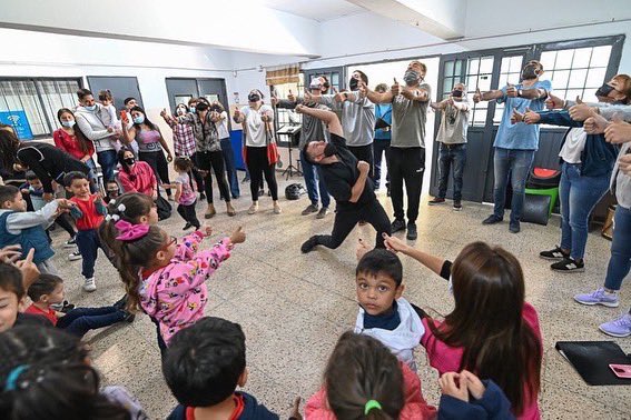 🧸🎶 Hermoso volver a los #ConciertosDidácticos con el @coromunicipal.cba del @ccmanueldefalla. 🐣✨
.
📌 Visitamos al Jardín Maternal Municipal “Luis Lezama” del Barrio Estación Flores.
.
@culturacba 
<a href="/EducacionMuni/">Secretaría de Educación</a>