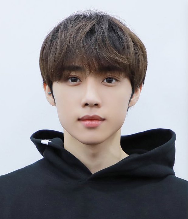 winkswoo's tweet image. my pretty sunwoo ;((