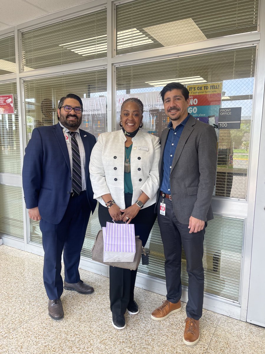 adbustil's tweet photo. Newtons laws in action⁦@ErmelES_AISD⁩  ADSY stem live in action ⁦@drgoffney⁩ ⁦@OOT_AldineISD⁩ ⁦@alexandersc95⁩ ⁦@erikl_torres⁩ ⁦@DrCrystalWatson⁩ https://t.co/ebJzbTYTET