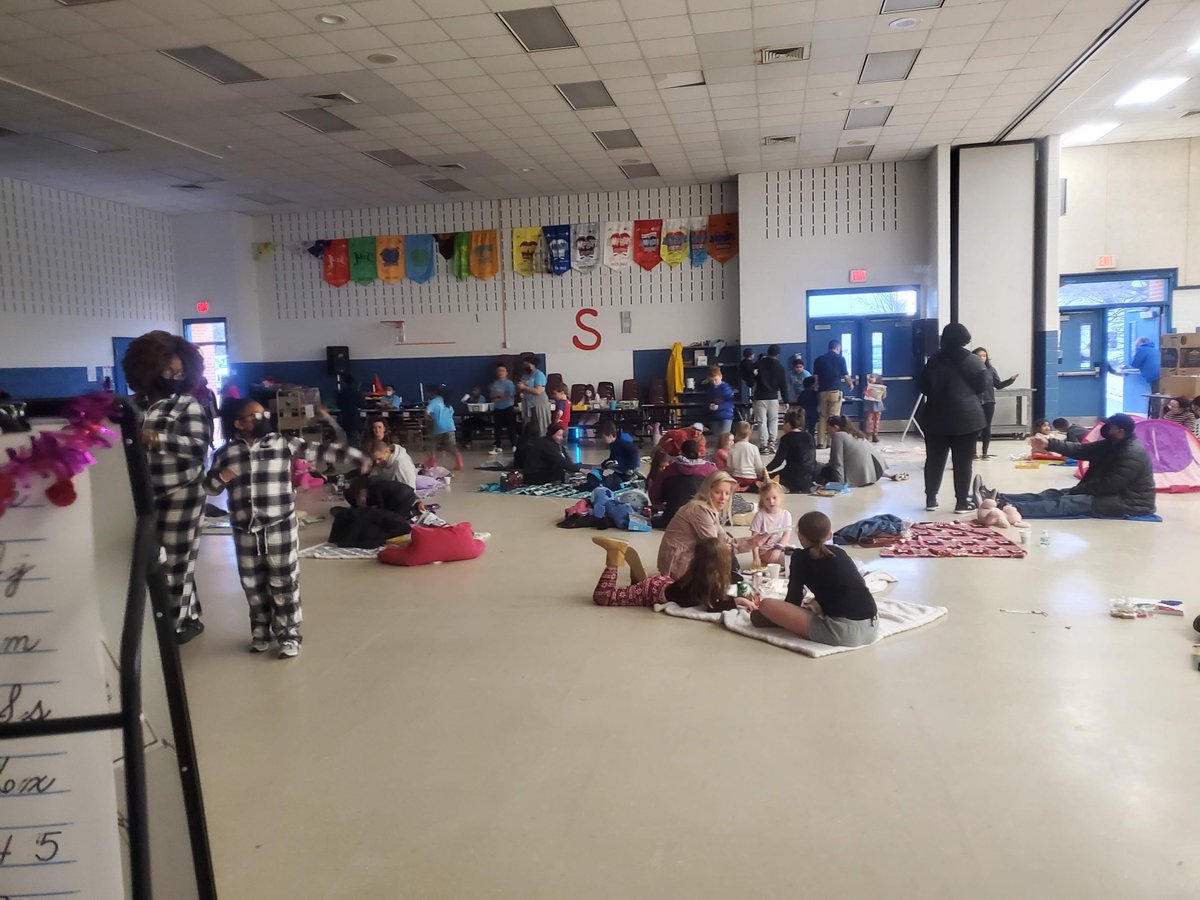 SCPSchools's tweet photo. Last month, @ParkRidgePats's SCA hosted Camp Learn-A-Lot, a family literacy night. Families had the opportunity to bring cozy gear (pillows, blankets, etc.) and wear their pajamas to come read and play educational games around the "campfire." #bettertogether #SCPSReads https://t.co/qI4z1FQvVw