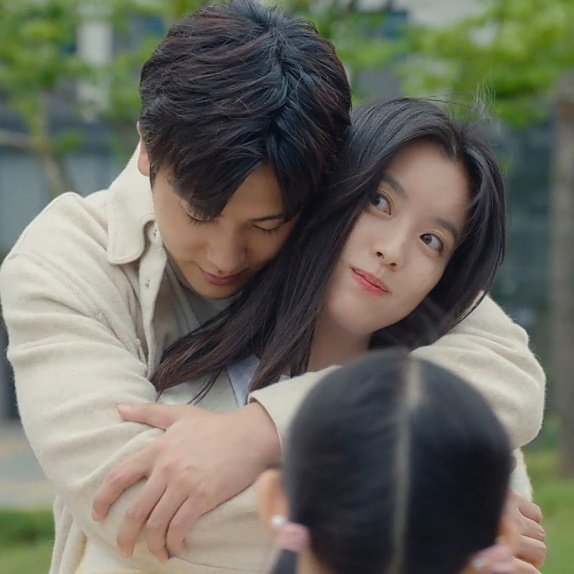 ooohhyoo's tweet photo. today, april 11 marks 4 months since Happiness ended, but tomorrow april 12 we'll be seeing them again on Netflix!!!🥺😭😭 https://t.co/1ZMGXBP5eH