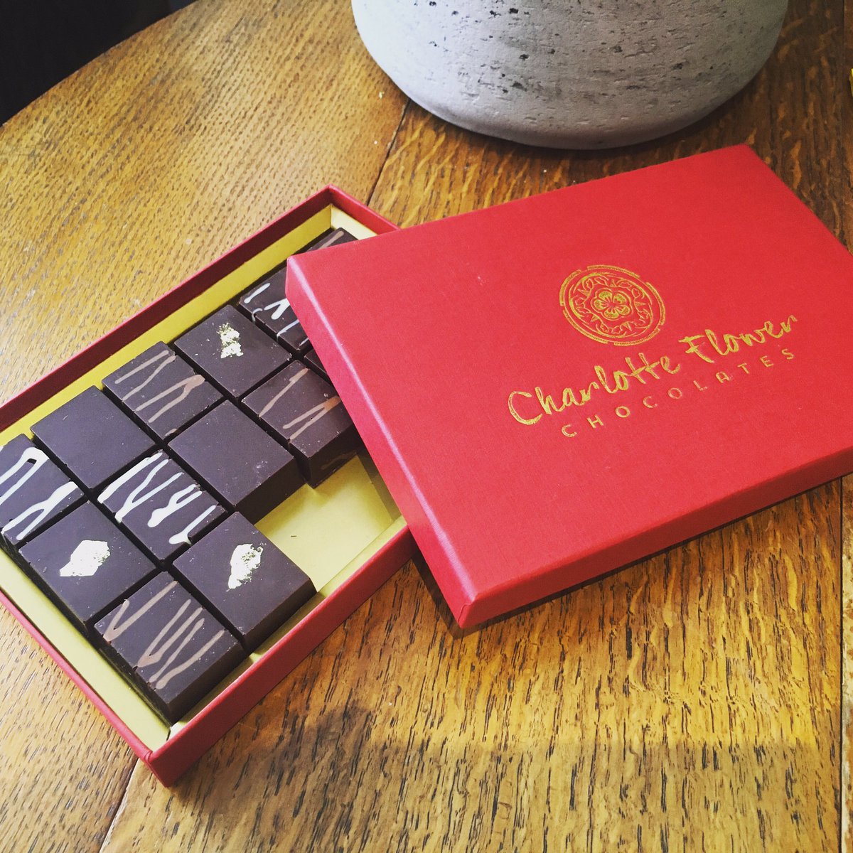 miriamhcraig's tweet image. Exquisite chocs! Strong recommend for @cocoaflower if anyone’s looking for treats 👍🌺