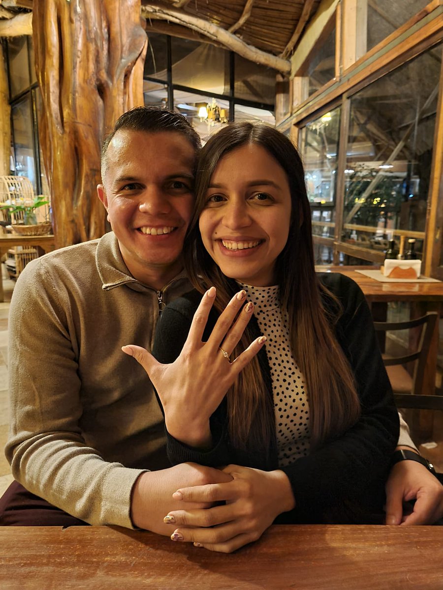 _Verolerolero's tweet photo. Buenas, mi hermano se comprometió y armó un plan macabro para que su novia se arreglara las uñas sin sospechar.

NO ACEPTEN MENOS QUE ESO.

(Se ven demasiado bellos, no doy más) https://t.co/AJKc3bNZDN