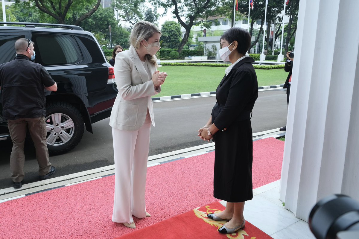 I’m honored to be in Jakarta with <a href="/Menlu_RI/">Menteri Luar Negeri Republik Indonesia</a>. 

This exchange and our new road map collaboration, marks an important step in the deepening of our partnership between Indonesia and Canada— especially as we look forward to the post-Pandemic economic recovery.