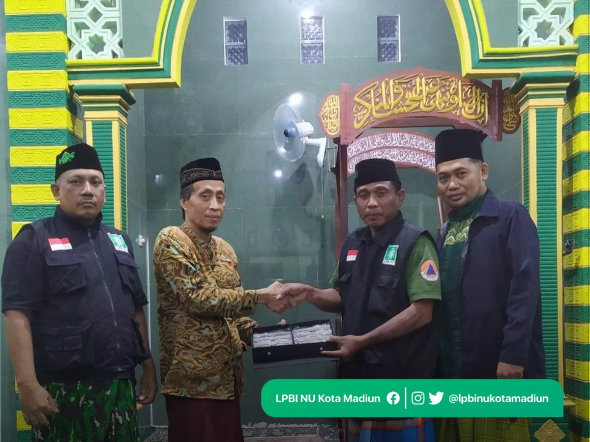 lpbinukotaAE's tweet photo. Relawan LPBI NU Kota Madiun membagikan kacamata baca gratis kepada Jama'ah Masjid/Musholla yang melaksanakan Tadarus Al-Qur'an di 3 lokasi:
(1) Masjid Quba jl tuntang.pandean
(2) Mushola jl rokan pandean
(3) Mushola Al amin jl hayamwuruk manguharjo

#lpbinukotamadiun #ramadan #nu https://t.co/2um02cPpOX