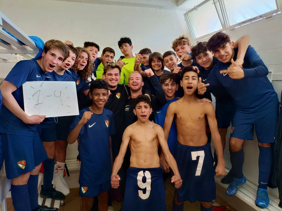 TerrassaFC's tweet photo. 𝗕𝗿𝗶-𝗹𝗹𝗮𝗻𝘁 𝗿𝗮𝘁𝘅𝗮! 🤩✨
🔴 L'Infantil C del @TerrassaFC GOLEJA 1⃣-4⃣ el #Planadeu amb gols de Fabio, Safe, Steven i Akram i encadena ja 1⃣3⃣ partits seguits 𝗦𝗘𝗡𝗦𝗘 𝗣𝗘𝗥𝗗𝗥𝗘!
❤️🔥 FELICITATS, NOIS! https://t.co/Ri6v5Bc8if