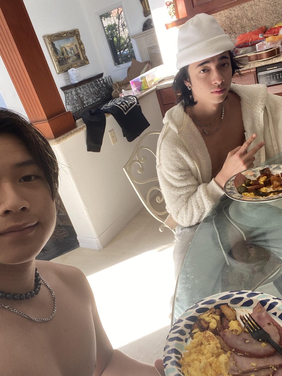 daily_kane0's tweet photo. Happy birthday buddy ily sm muahh <3 #NSBStars #OurIconicSebubba https://t.co/2CjYoMQTYT