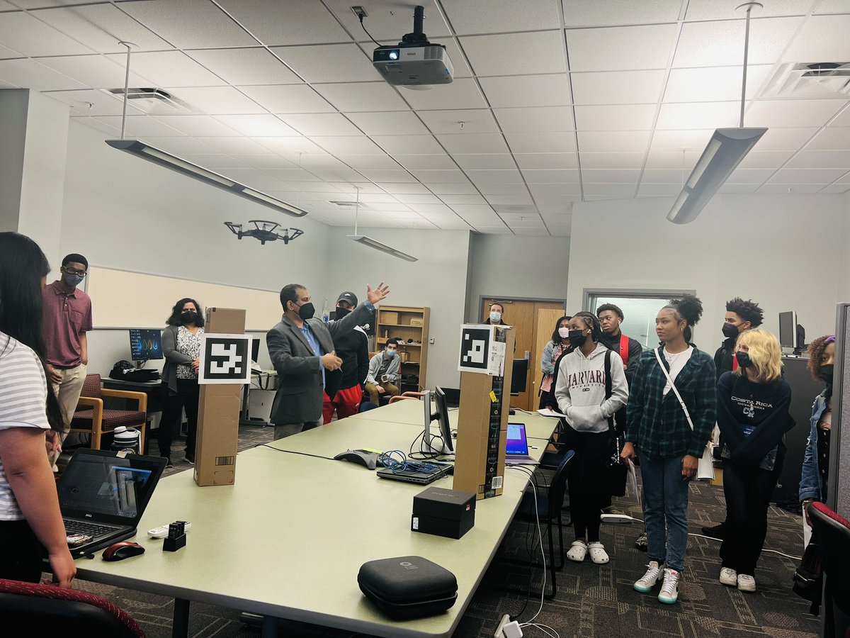 Today, we had students from Hampton High School visit our @NirdsLab. 
@WebSciDL @oducs @ODUSCI @ODU 

@OpenMaze @mahanama94 @bdhansonjr @kaypineda3 @15Jowens