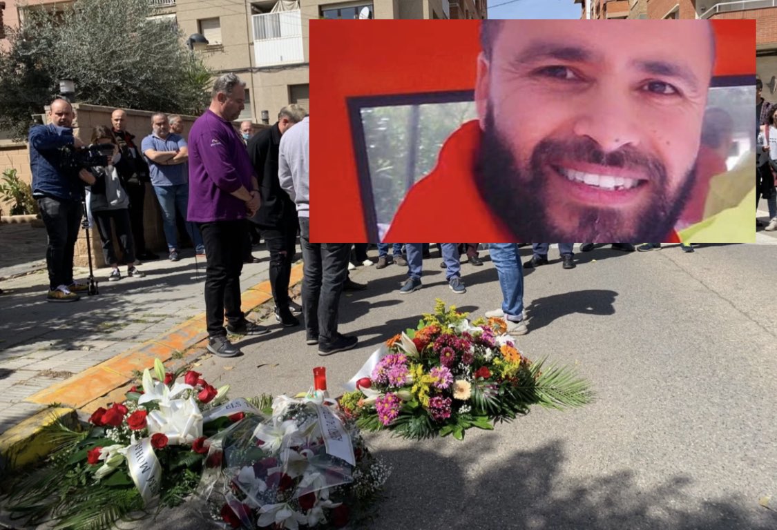 MoorishMovement's tweet photo. 🔴🇪🇸🇲🇦— Nouveau meurtre à caractère raciste en Espagne, Mohamed Ezzeraiga, chauffeur de taxi marocain a reçu entre 10 et 12 coups de couteau au cou et au dos, 

Il laisse derrière lui un enfant de 5 ans et un nourrisson d’un mois. https://t.co/mOCPTQlSf8