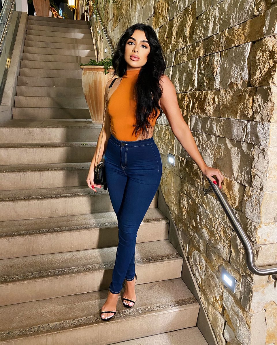 BoomBoomJeans's tweet photo. High Waist Slayin' 😉 Get our #BBJBABE look with our High Rise Skinny Pants! 🤗 #ootd https://t.co/ZSA5Qwqx79