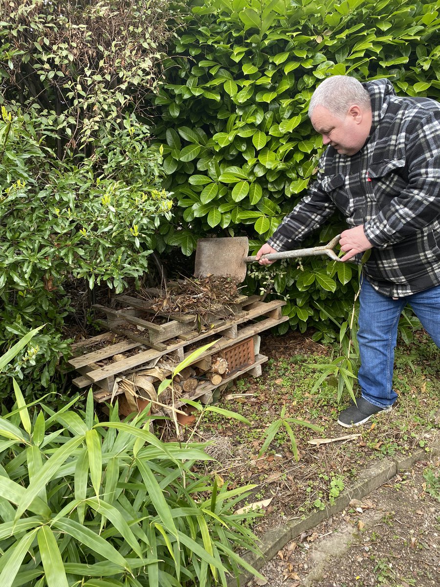 TConnectionSp's tweet image. Re-connecting with the garden and others after the winter break… Supporting #volunteering opportunities 💚🤎 @MatlockCouncil