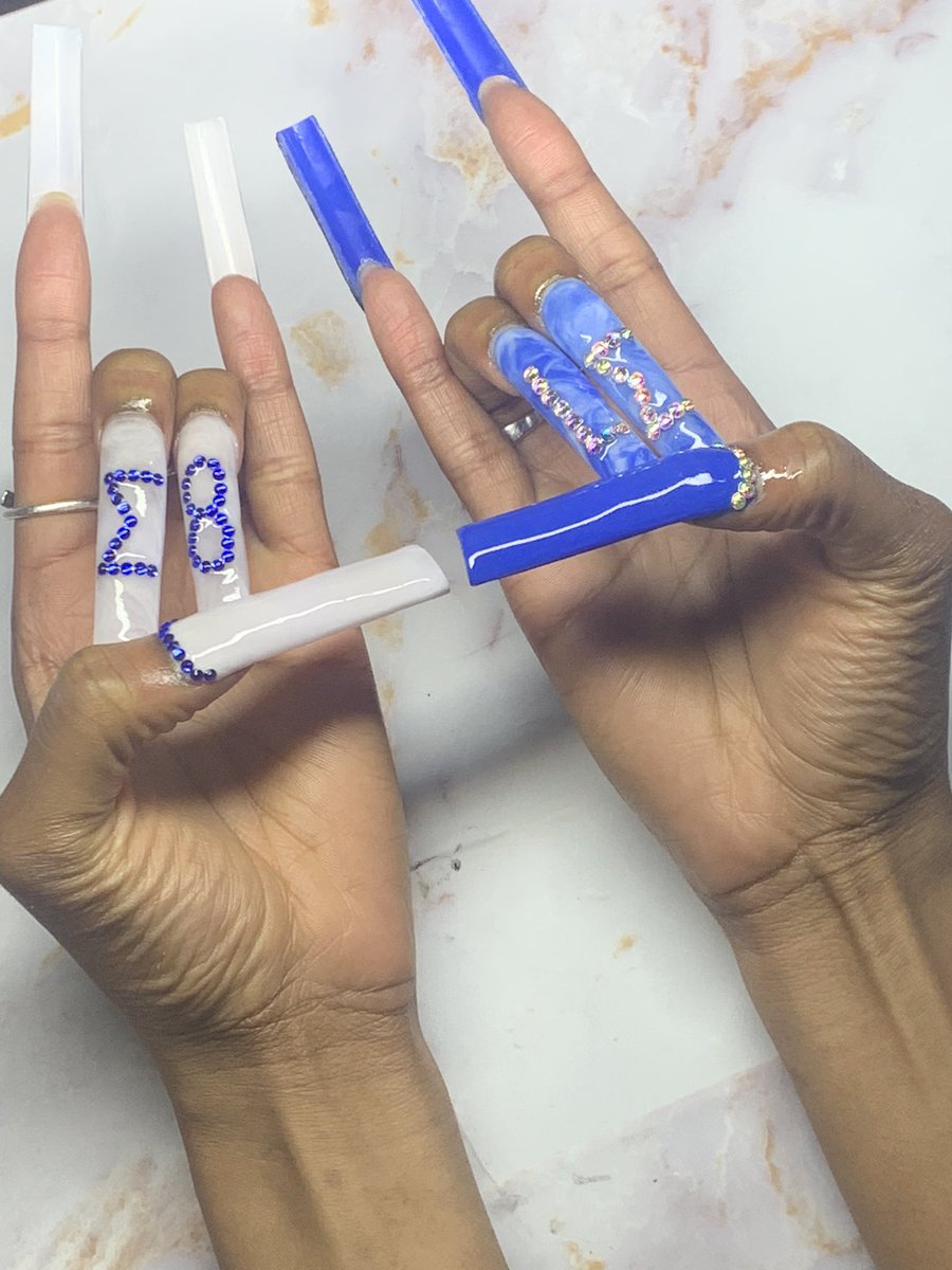 crylx_cb's tweet photo. She came ready to win. 🤍💙
#shsu #shsu22 #shsu23 #shsu24 #SHSU #shsunails #shsunailtech #SHSUSpringfest2k22 https://t.co/ilTt2fqKx1