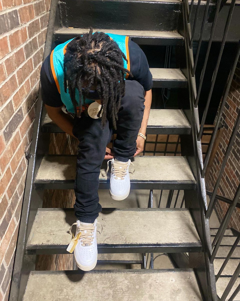 EvaSux80's tweet photo. My son #Customize #sneakers turned the #whites to the #offwhites... Tryna get him on Twitter but he a IG kid... https://t.co/h4LZSeUBEU