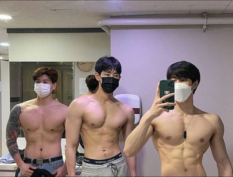ZhangPeng3012's tweet photo. Forbidden to forget this photo
#브이에이브이  
#뱀즈 #VAV #VampzHouse
#VampzHouse
@VAV_official @twt_VAV https://t.co/lCvLQSK9CG