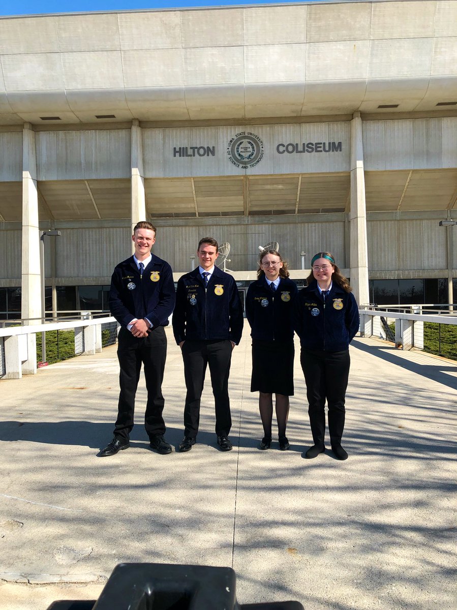 <a href="/MuscatineFFA/">Muscatine FFA</a> #biotechnology team has arrived on campus after some early morning practice. #muscatine #muskieffa #muskienation