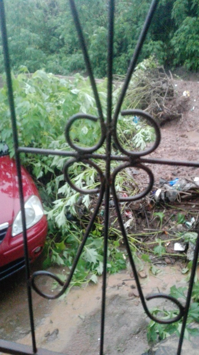 hard_nash's tweet photo. My house, My Car...😩💔💔💔😭😭😭😭😭 Le mvula kodwa Nkosiyam https://t.co/J22ZFup7bG