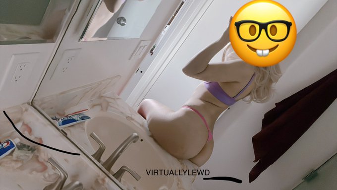 VL ♠️ - this is my ass. You may smack it ONCE ☝️ https://t.co/JRMQ3MhXQ0