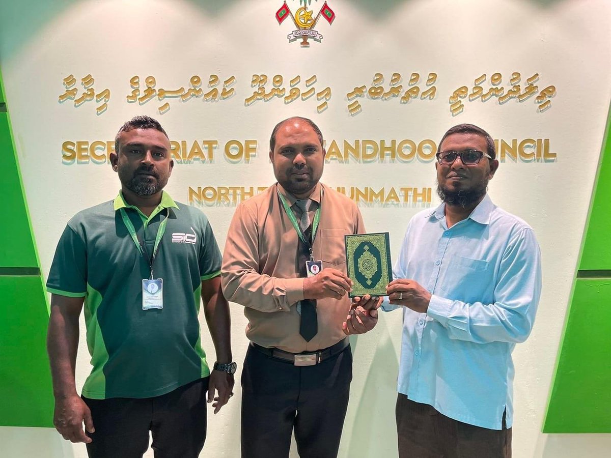 hiyaafoundation's tweet photo. On the occasion of the blessed month Ramadan, Hiyaa Foundation donated copies of the the Holy Quran to the mosques of Ha. Ihavandhoo
These donations were handed over to the Secretariat of Ihavandhoo Council. https://t.co/aYufFTcZO4