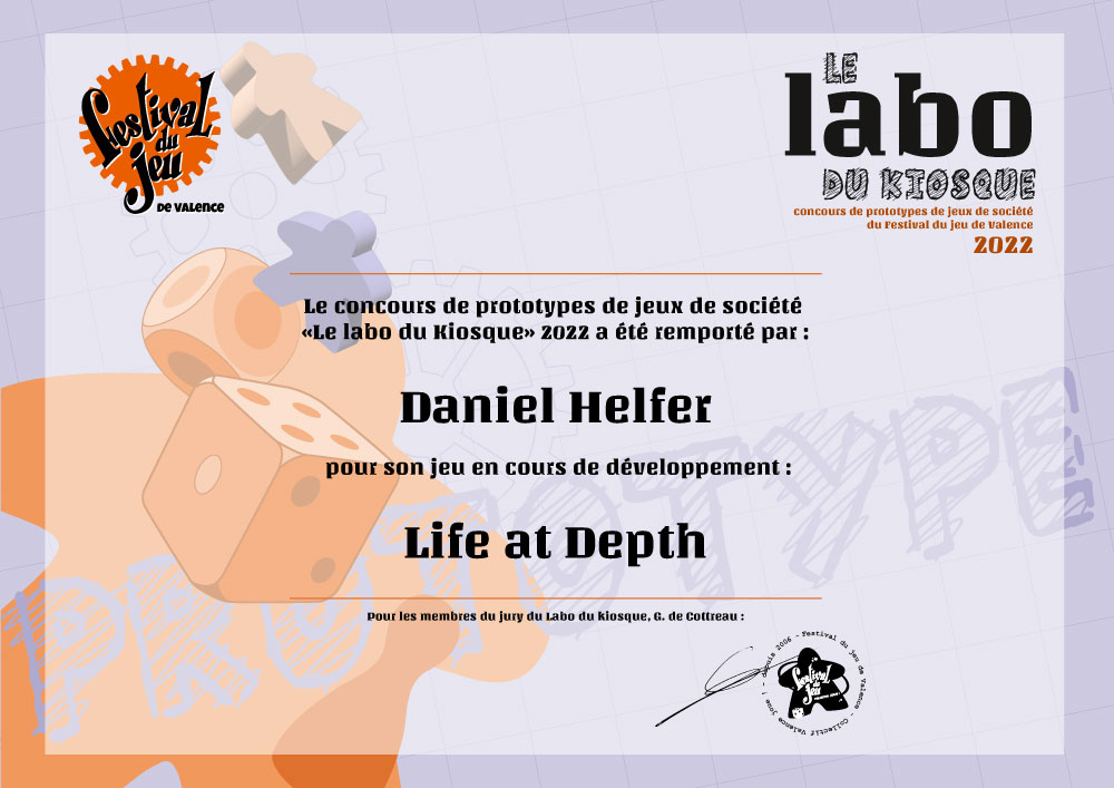 festijeuvalence's tweet photo. Daniel Helfer @macaroni_studio remporte le concours de prototypes Labo du Kiosque 2022 du Festival du jeu de Valence avec "Life at Depth"👏
#boardgames #protolab #j2s https://t.co/NGayNSWUll