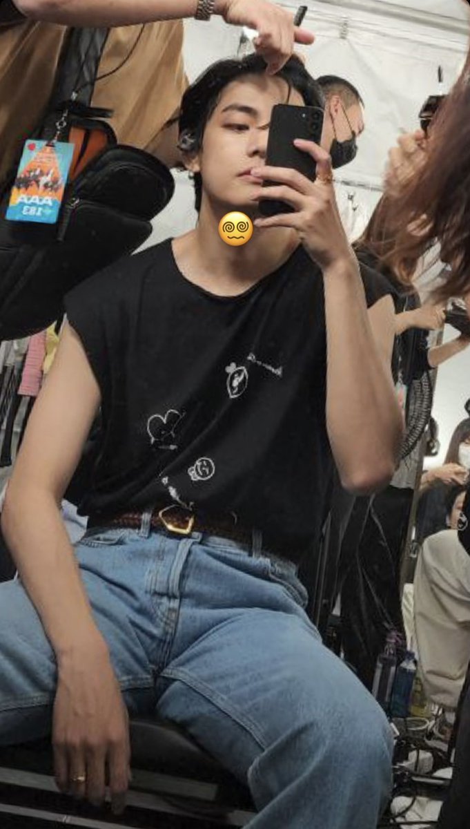 winterbearr_thv's tweet photo. everyone this is kim taehyung ♡ https://t.co/Q2iqFhxX7y