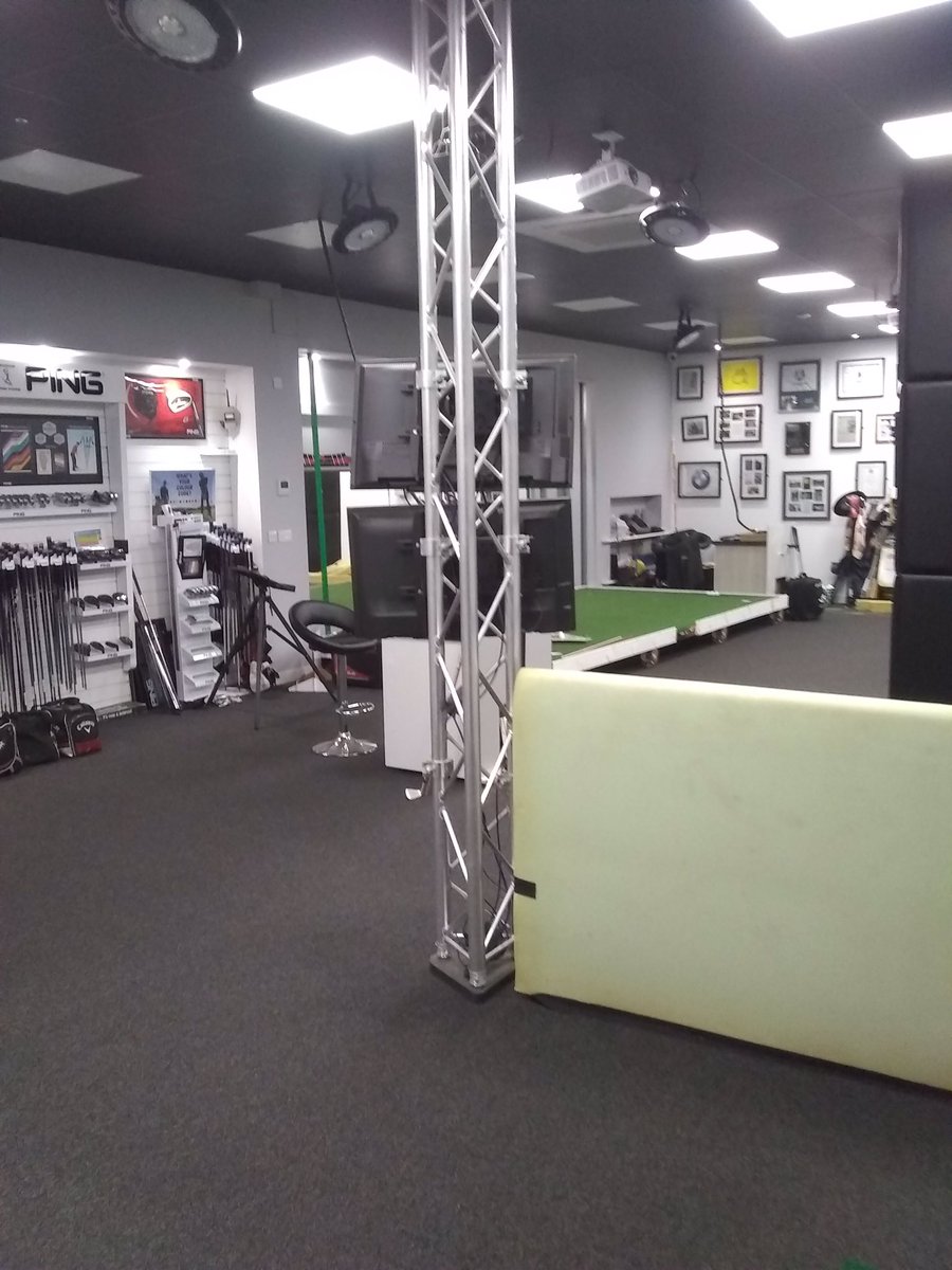 Thanks to <a href="/jameswalkergolf/">James Walker</a> for a productive hour in the Walker Academy <a href="/OaksLife/">Oaks Golf Club York</a> SAM data lab confirmed much about my putting stroke 🤦 but at least I got the best advice 👍