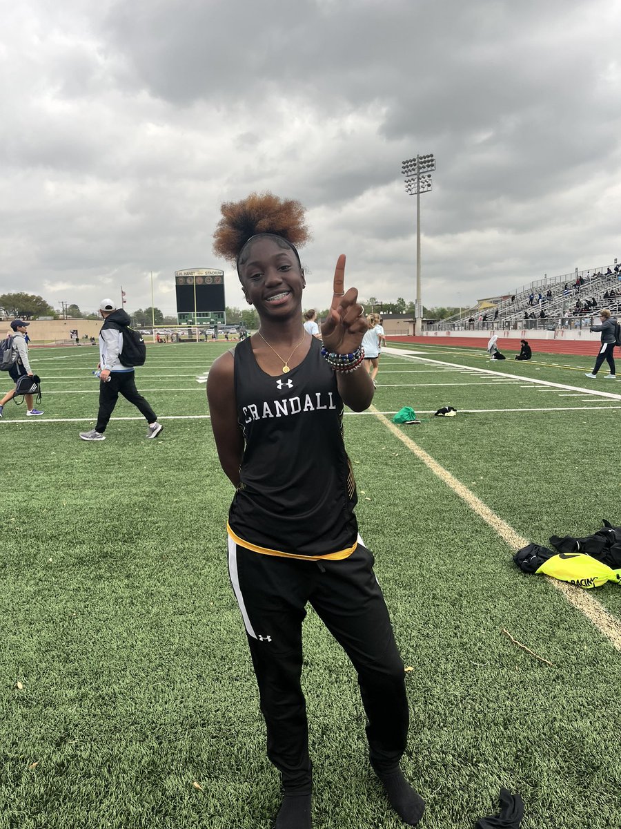 Our first District Champ of the 2022 13-5A Championships!  JV Triple Jump Matisyn Carraway jumped a 32’9 to take home the Gold 🥇