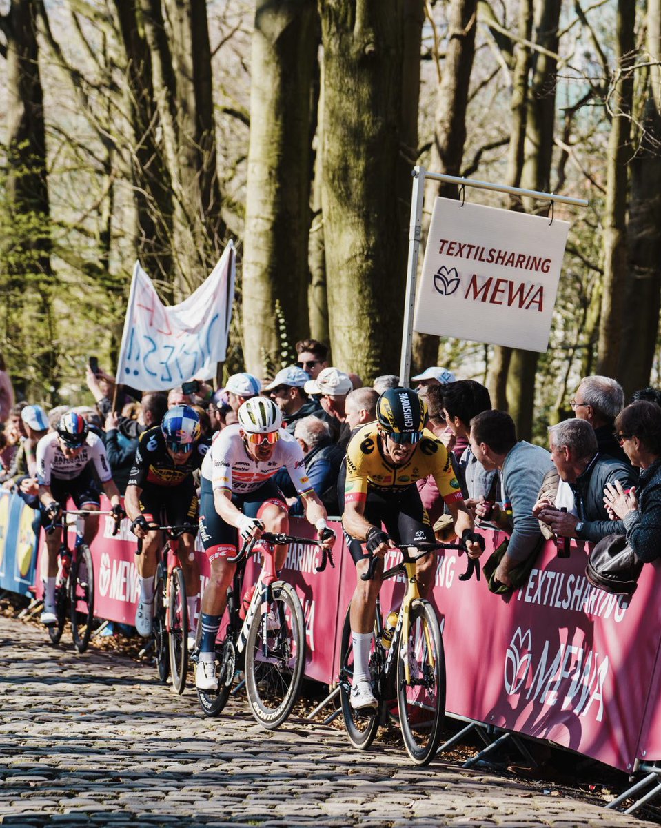 This year's runner up @LAPORTEChristop gave it his all on the Kemmelberg 🥵👏 #GWE22