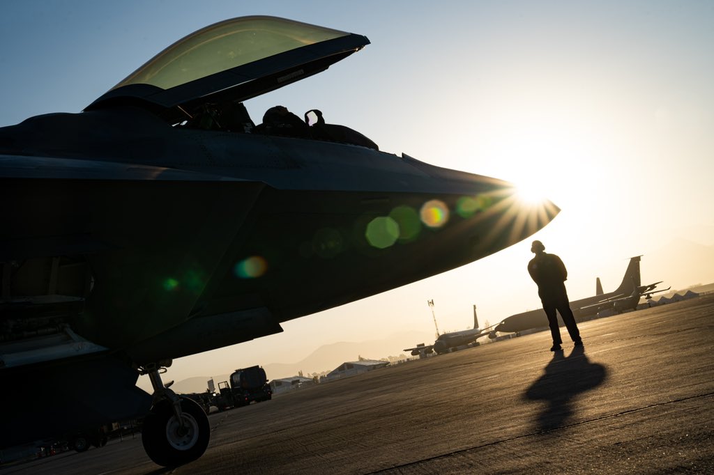 F22DemoTeam's tweet image. Thank you, Chile 🇨🇱! We had an amazing time here showcasing the F-22 Raptor. The support and cooperation between our team and the Chilean forces was fantastic. We saw some familiar faces, made some new friends, and we hope to come back soon @FIDAE_OFICIAL 🇺🇸 #FIDAE2022