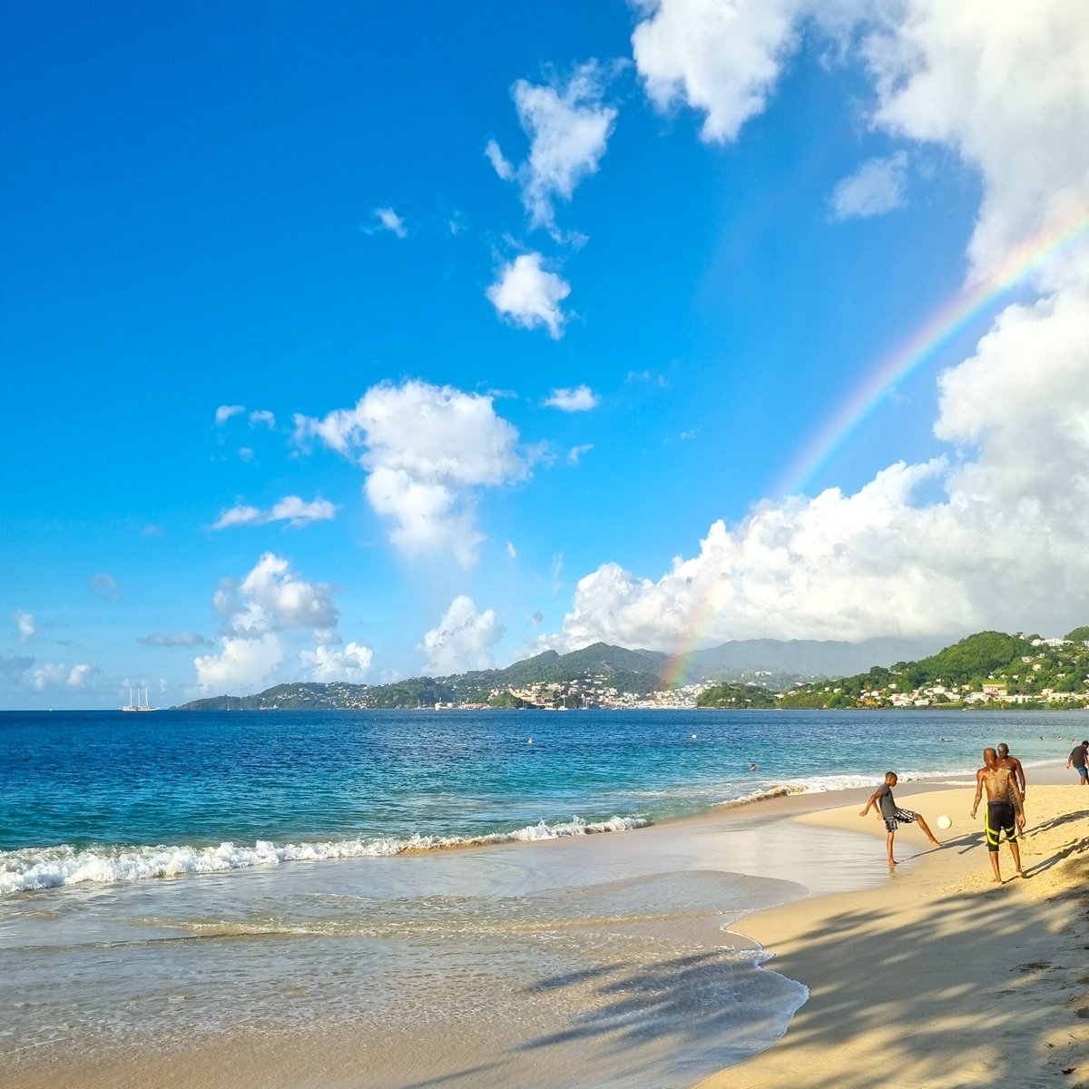 grenadaexplorer's tweet image. 𝚂𝚝. 𝙶𝚎𝚘𝚛𝚐𝚎'𝚜 𝚒𝚜 𝚊𝚝 𝚝𝚑𝚎 𝚎𝚗𝚍 𝚘𝚏 𝚝𝚑𝚎 𝚛𝚊𝚒𝚗𝚋𝚘𝚠 𝚝𝚘𝚍𝚊𝚢! 🌈  Explore our #beaches: grenadaexplorer.com/Attractions_Ev… #Grenada #PureGrenada #SpiceIsle #GrandAnseBeach #BeachLife