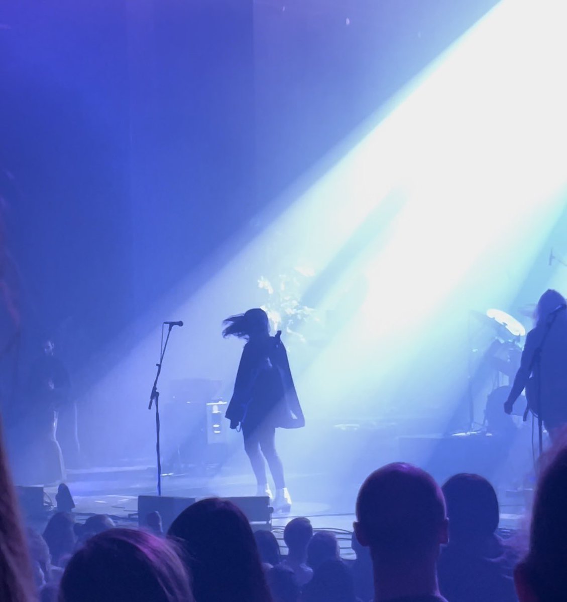 Gårdagen… sittdans, lufttrummor och headbangande. Episkt! #hällas